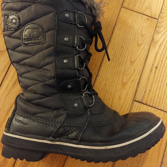 Sorel boots - Picture 2 of 6